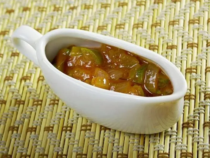 Ciemny sos do klusek śląskich, który zachwyci smakiem: odkryj sekrety idealnej receptury