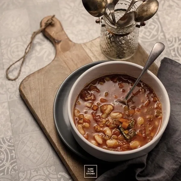 Ile kalorii ma zupa fasolowa? Odkryj zaskakujące wartości odżywcze tej potrawy!