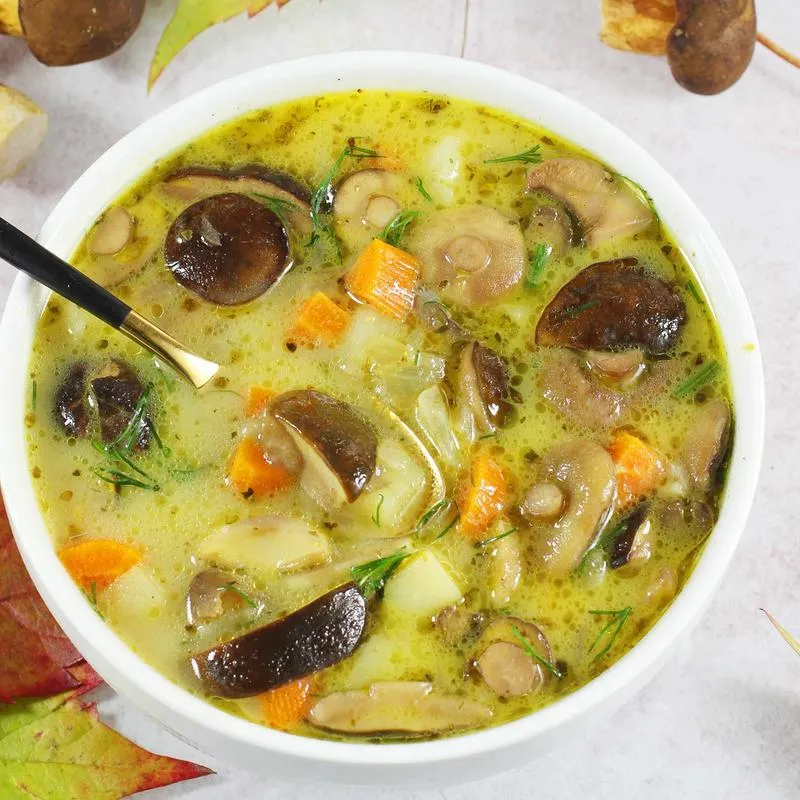 Jak dodać wyjątkowy smak do zupy grzybowej? Oto najlepsze przyprawy!