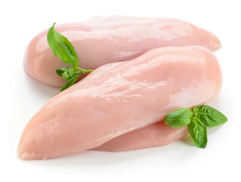 Jak długo piec filet z kurczaka, by cieszyć się jego soczystością i smakiem?