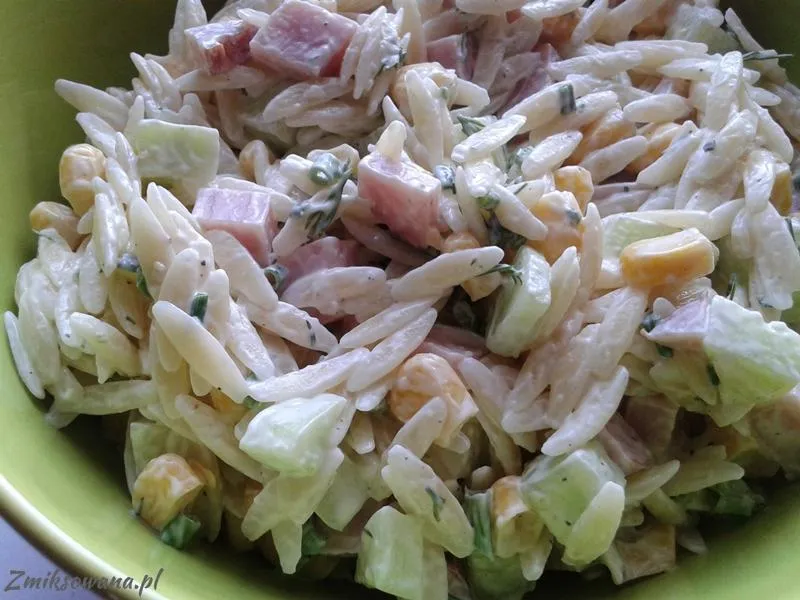 Jak wybrać ryż do sałatki, by cieszyć się idealną teksturą i uniknąć klejenia?