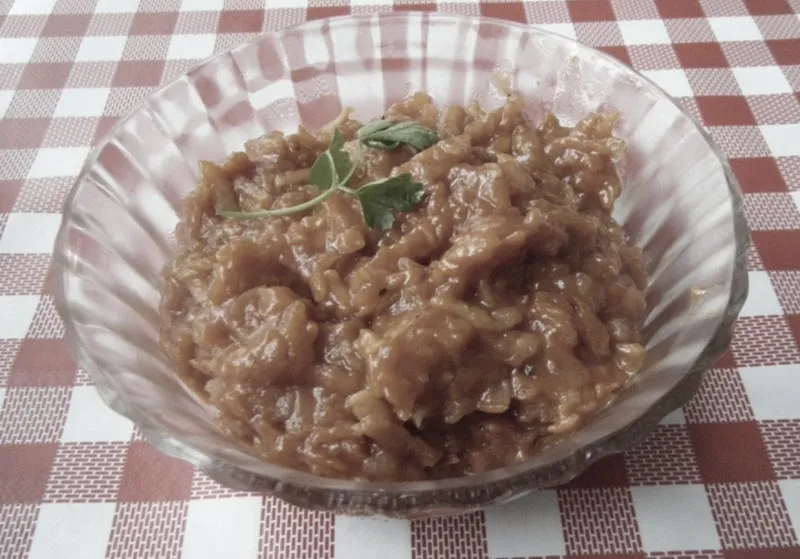 Jak zrobić sos grecki do sałatek: prosty i smakowity dressing