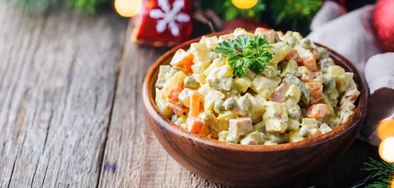 Jakie ziemniaki wybrać do sałatki jarzynowej? Poznaj najlepsze typy!