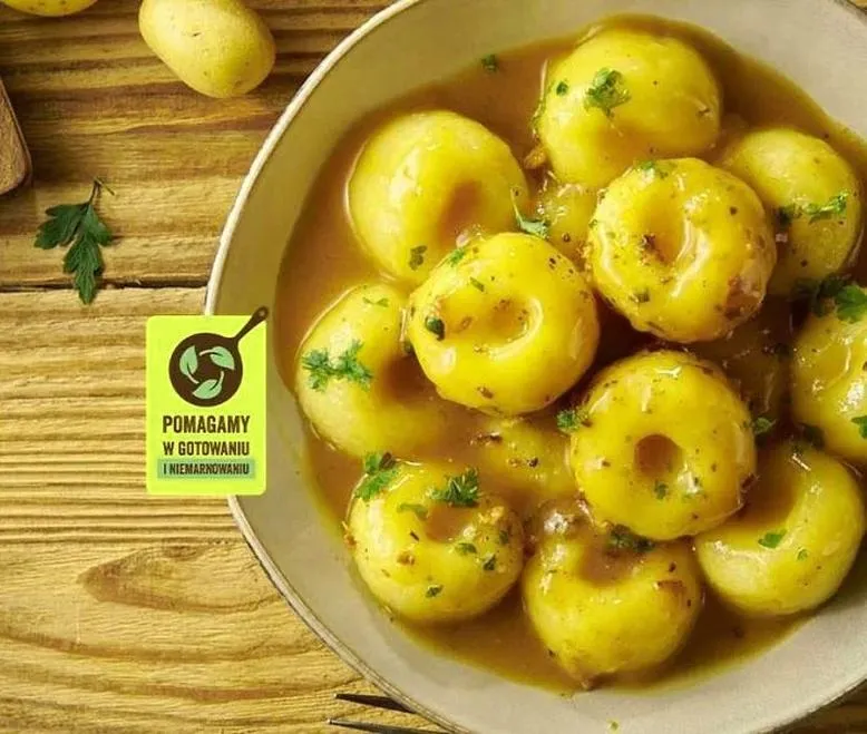 Kluski śląskie z czym podać? Odkryj zaskakujące dodatki, które zachwycą smakiem