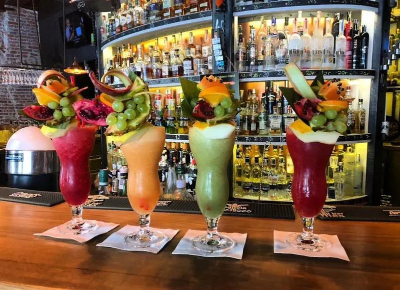 Najlepsze miejsca na wieczór: Gdzie na drinka w Warszawie?