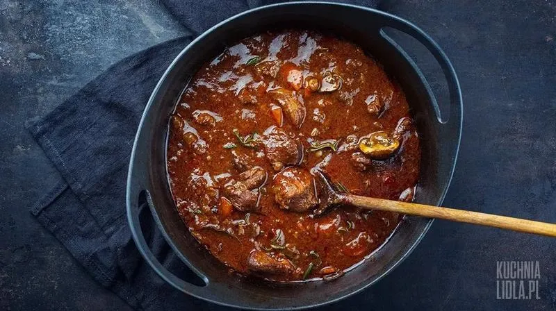 Odkryj tajemnice smaku: prosty przepis na gulasz po węgiersku