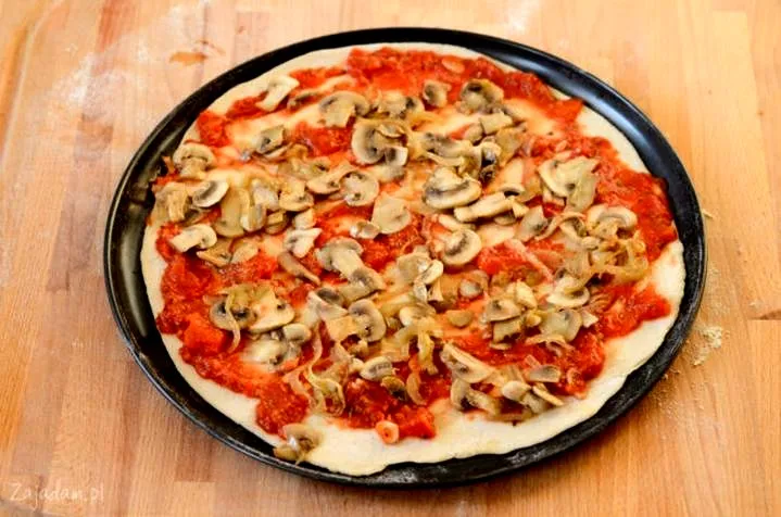 Pizza z pieczarkami jak z pizzerii – sprawdź, które pieczarki zachowają idealną konsystencję!