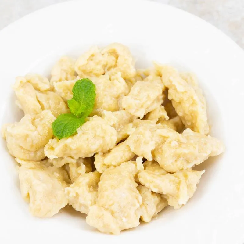 Pyszne kluski kładzione – sprawdzony przepis na domowe danie, które pokochasz