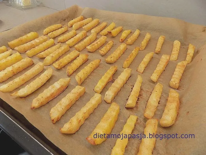 Sekrety idealnego pieczenia mrożonych frytek w piekarniku – czas i temperatura mają znaczenie
