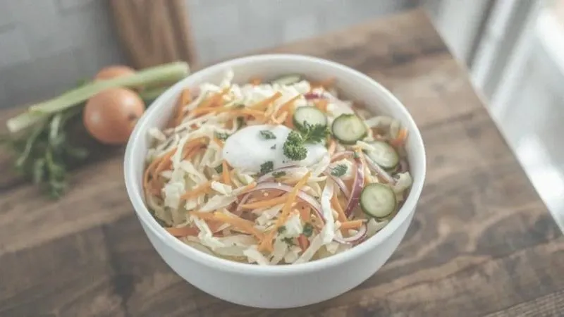 Surówki, które idealnie pasują do klusek śląskich i oczarują Twoje podniebienie