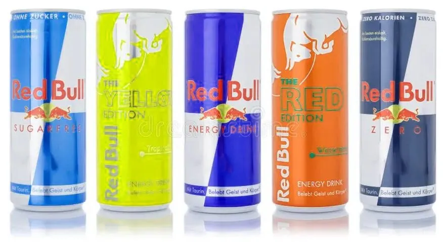 Szybka energia i smakowe eksplozje: najlepsze drinki z Red Bull, które zachwycą gości
