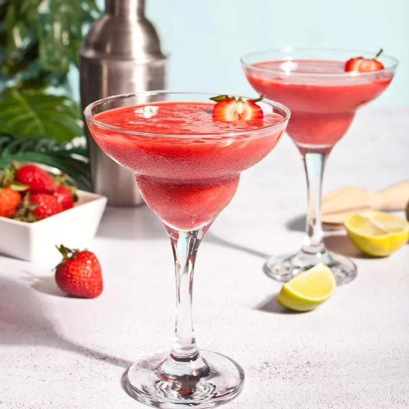 Zachwyć swoje zmysły: pyszne drinki z truskawkami, które pokochasz