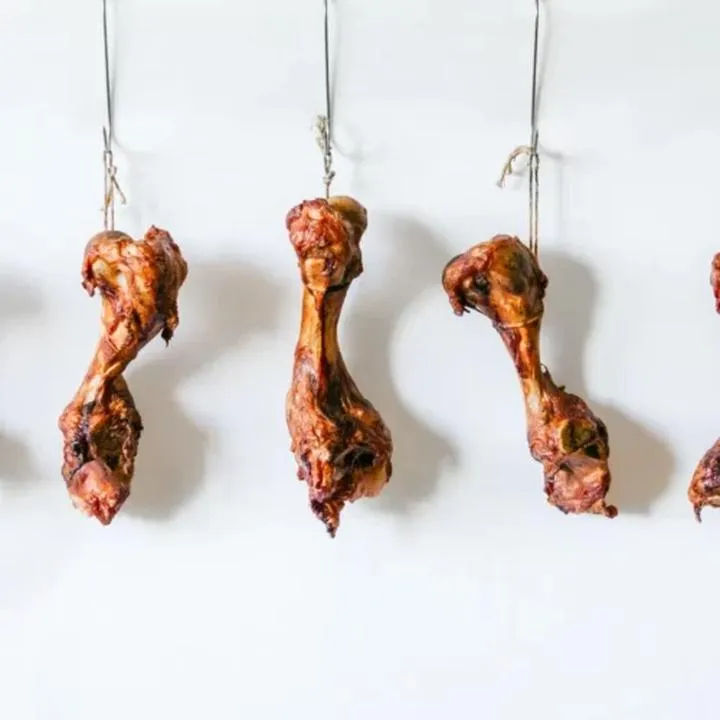 Zaskakujące przepisy na zupy z wędzonką, które oczarują Twoje kubki smakowe