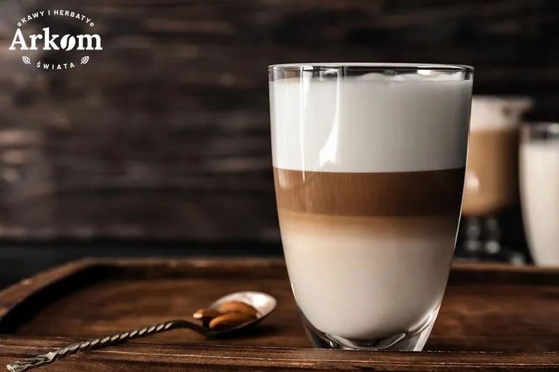 Zaskocz swoich gości: najlepsze drinki z likierem kawowym i mlekiem, które musisz spróbować