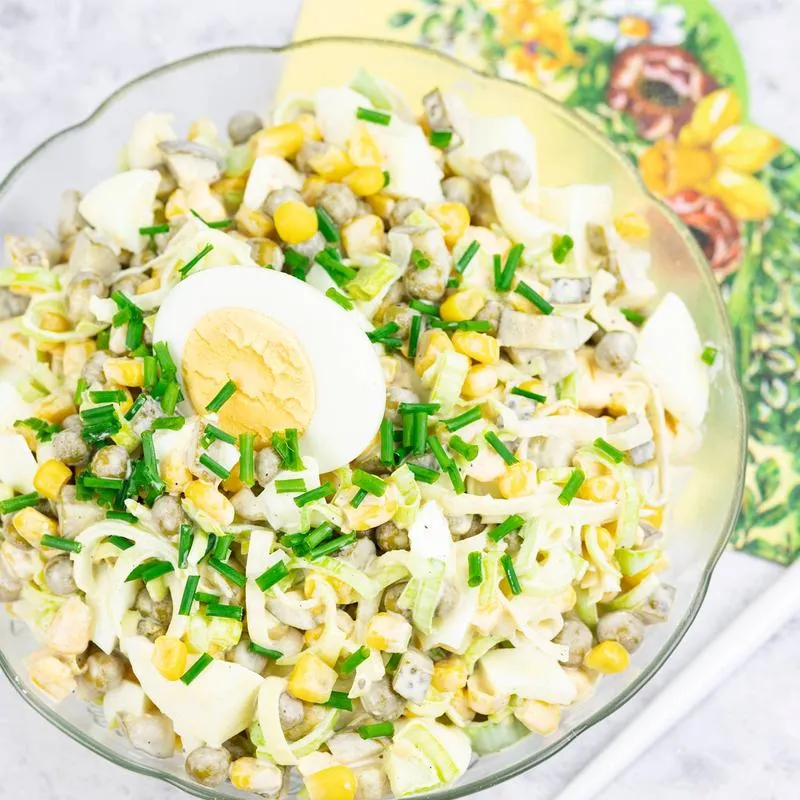 Zaskocz swoich gości: prosta sałatka z pora, którą łatwo przygotujesz!