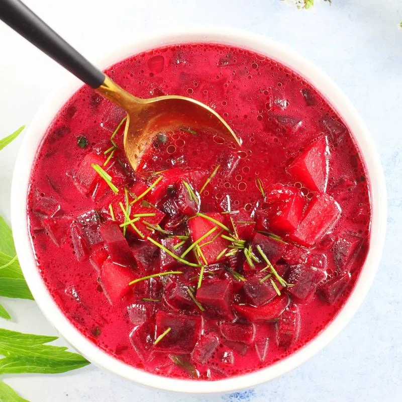 Zupa buraczkowa jak u babci – odkryj smak dzieciństwa w każdej łyżce