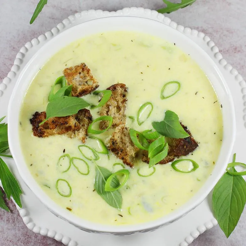 Zupowe przyjemności: jaki ser do zupy serowej doskonale podkreśli smaki?